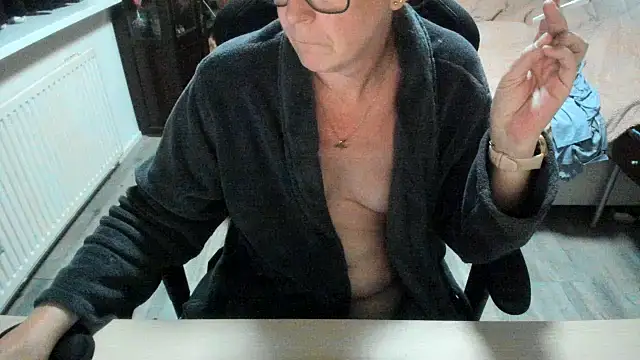 minoesje37 online show from 11-03-25, 08:43