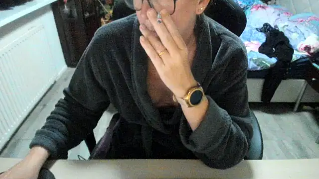 minoesje37 online show from 11-09-25, 08:07