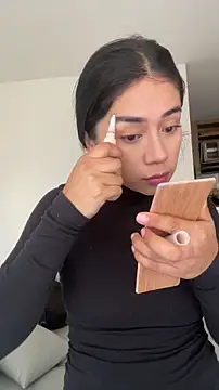 Snapshot of aimi_art1 chatting on 12-22-25, 09:12 aimi art1 online show from 12-22-25, 09:12