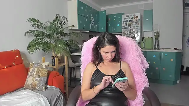 ChristinaGlory online show from 12-30-24, 07:37