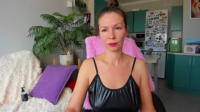 ChristinaGlory online show from 10-20-25, 09:21