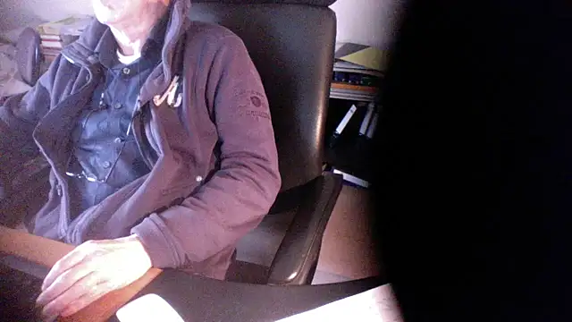 Snapshot of outlaw200 chatting on 12-03-24, 02:05 outlaw200 online show from 12-03-24, 02:05