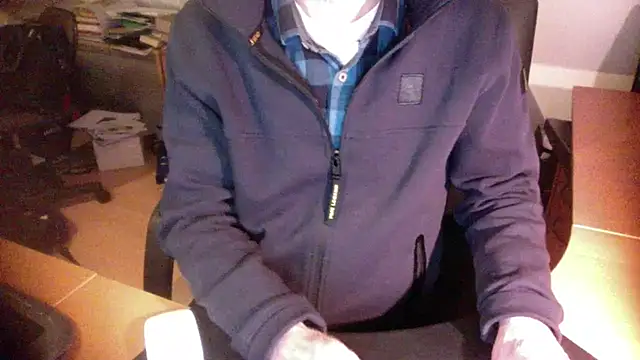 Snapshot of outlaw200 chatting on 12-06-24, 07:34 outlaw200 online show from 12-06-24, 07:34