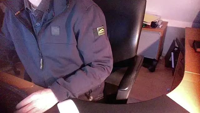 Snapshot of outlaw200 chatting on 12-12-24, 08:36 outlaw200 online show from 12-12-24, 08:36