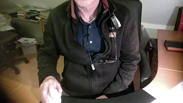 Snapshot of outlaw200 chatting on 12-19-24, 06:23 outlaw200 online show from 12-19-24, 06:23