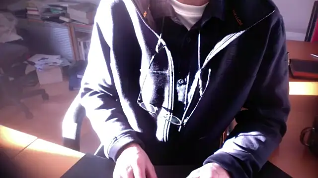 Snapshot of outlaw200 chatting on 12-20-24, 11:32 outlaw200 online show from 12-20-24, 11:32