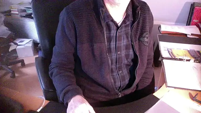 Snapshot of outlaw200 chatting on 12-30-24, 01:03 outlaw200 online show from 12-30-24, 01:03