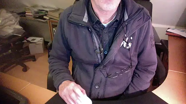 Snapshot of outlaw200 chatting on 01-03-25, 07:39 outlaw200 online show from 01-03-25, 07:39