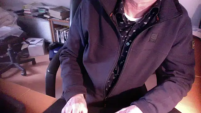 Snapshot of outlaw200 chatting on 01-08-25, 03:07 outlaw200 online show from 01-08-25, 03:07