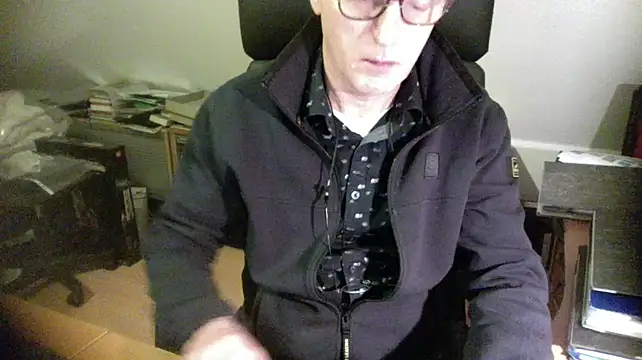 Snapshot of outlaw200 chatting on 01-11-25, 05:40 outlaw200 online show from 01-11-25, 05:40