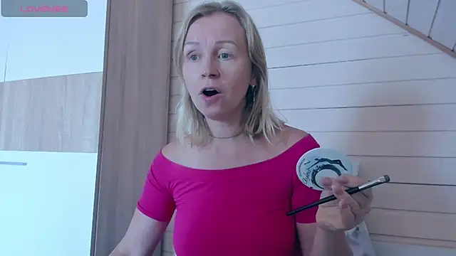 Snapshot of I_AM_MILF chatting on 10-17-25, 08:06 I AM MILF online show from 10-17-25, 08:06