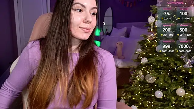 Snapshot of Foxohlove chatting on 12-18-24, 02:06 Foxohlove online show from 12-18-24, 02:06