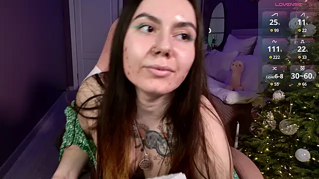 Snapshot of Foxohlove chatting on 12-19-24, 03:30 Foxohlove online show from 12-19-24, 03:30