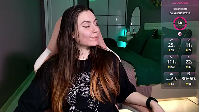 Snapshot of Foxohlove chatting on 03-06-25, 03:24 Foxohlove online show from 03-06-25, 03:24