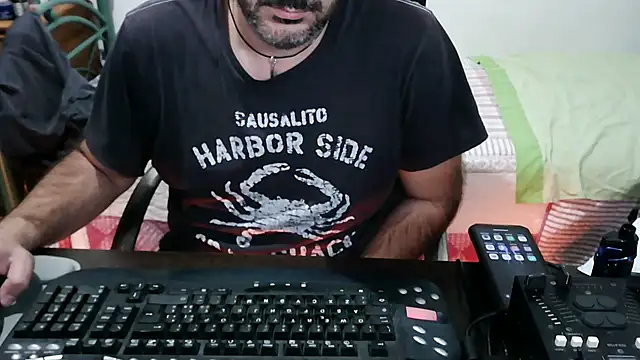 Snapshot of Italian_dark_desire chatting on 11-19-25, 10:10 Italian dark desire online show from 11-19-25, 10:10