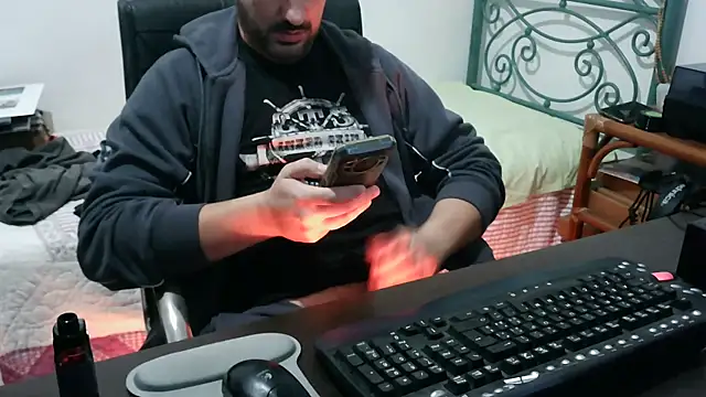 Snapshot of Italian_dark_desire chatting on 11-29-25, 10:29 Italian dark desire online show from 11-29-25, 10:29