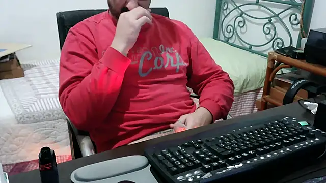 Snapshot of Italian_dark_desire chatting on 12-14-25, 06:01 Italian dark desire online show from 12-14-25, 06:01