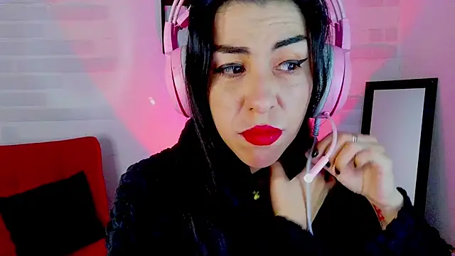 Snapshot of sky_girl1 chatting on 10-21-25, 02:45 sky girl1 online show from 10-21-25, 02:45