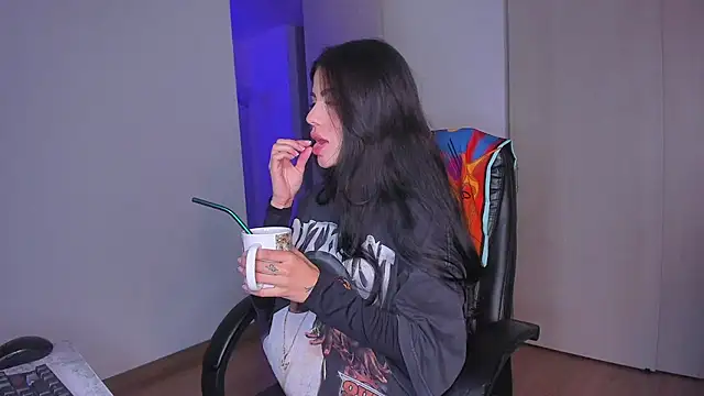 Lisegg  online show from 11-19-25, 10:04