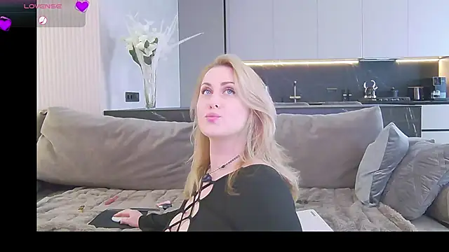 Snapshot of Sinful_Eyes chatting on 02-05-25, 11:23 Sinful Eyes online show from 02-05-25, 11:23