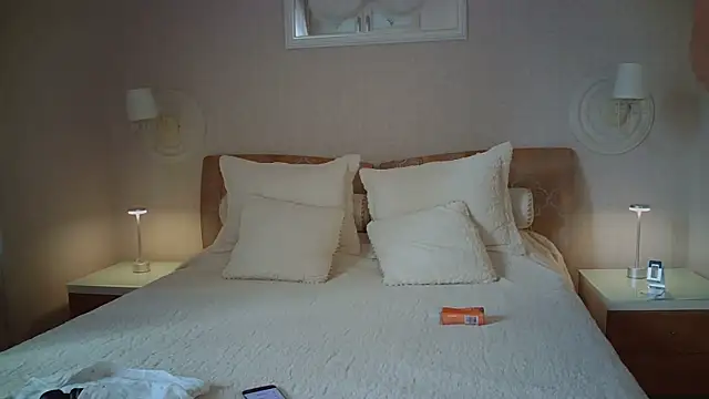 Luna Hoty online show from 11-27-25, 07:10