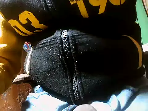 Snapshot of desiboy1101 chatting on 12-30-24, 03:36 desiboy1101 online show from 12-30-24, 03:36