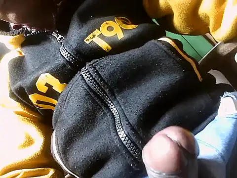 Snapshot of desiboy1101 chatting on 01-02-25, 03:37 desiboy1101 online show from 01-02-25, 03:37