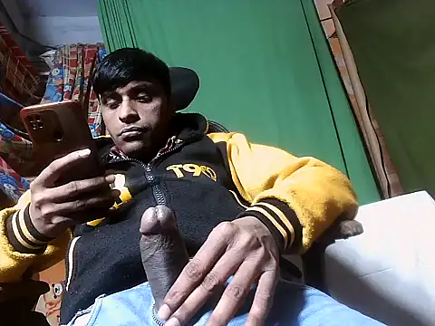 Snapshot of desiboy1101 chatting on 01-02-25, 01:19 desiboy1101 online show from 01-02-25, 01:19