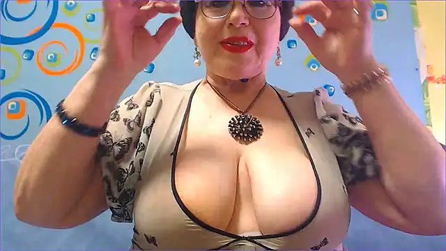 Snapshot of NaughtyMOM4uX chatting on 03-15-25, 08:58 NaughtyMOM4uX online show from 03-15-25, 08:58