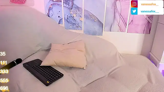 VanessaFox   online show from 01-06-25, 04:23