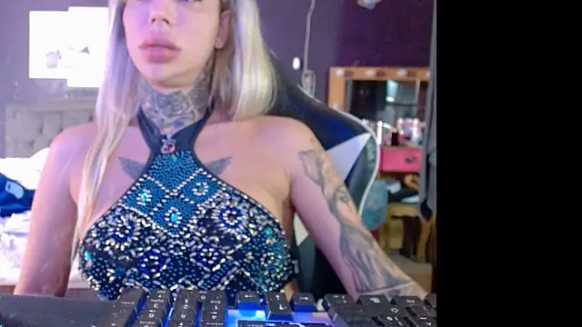 Snapshot of tatuada_sex chatting on 03-13-25, 02:05 tatuada sex online show from 03-13-25, 02:05