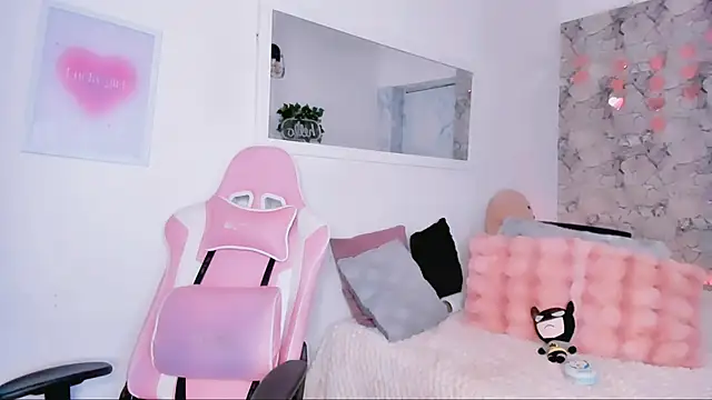 Snapshot of dulce_doll1 chatting on 12-23-24, 02:45 dulce doll1 online show from 12-23-24, 02:45