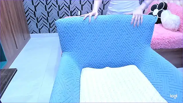 Snapshot of Toyota_Motor_Corporation chatting on 12-16-25, 11:21 Toyota Motor Corporation online show from 12-16-25, 11:21