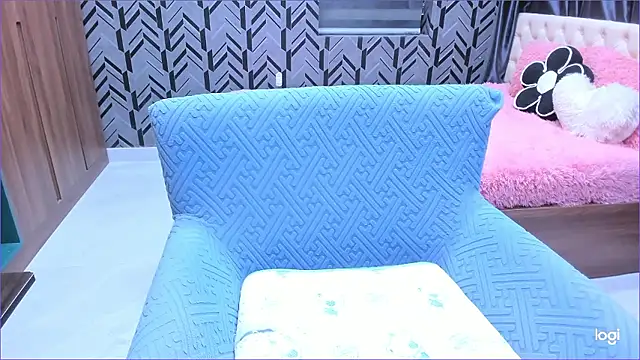 Snapshot of Toyota_Motor_Corporation chatting on 01-11-26, 11:21 Toyota Motor Corporation online show from 01-11-26, 11:21