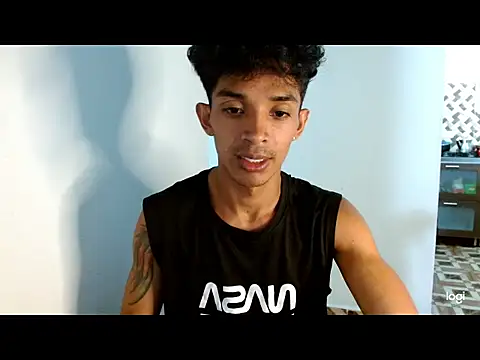 Snapshot of _dannyaldana_ chatting on 10-24-25, 10:33 dannyaldana online show from 10-24-25, 10:33