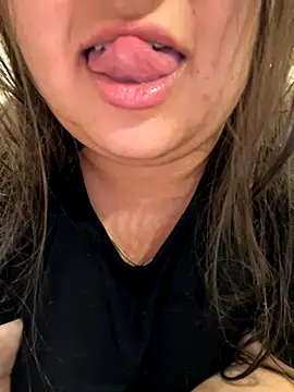 Snapshot of Jane_BBW chatting on 10-10-25, 06:23 Jane BBW online show from 10-10-25, 06:23