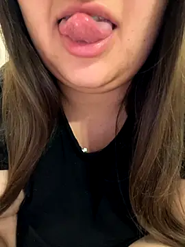 Snapshot of Jane_BBW chatting on 10-28-25, 04:05 Jane BBW online show from 10-28-25, 04:05