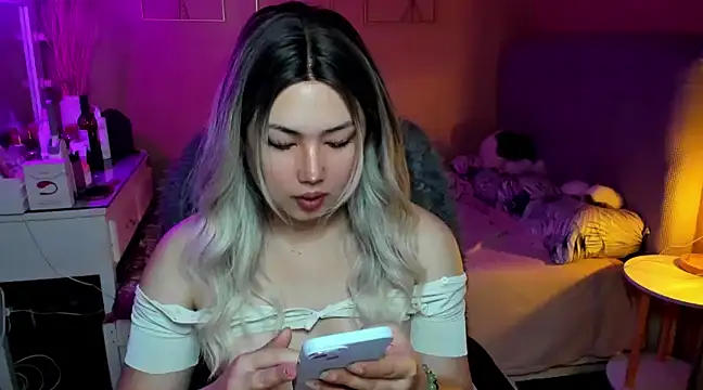 HOTnWILDalice online show from 01-13-25, 05:55