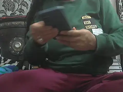 Snapshot of prettyindiandoll chatting on 12-12-24, 02:00 prettyindiandoll online show from 12-12-24, 02:00