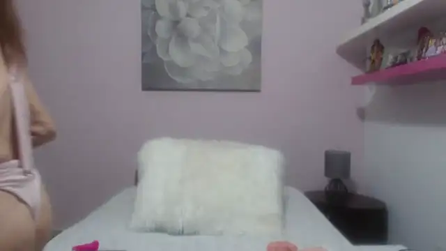 Snapshot of CindyCrawford chatting on 09-12-25, 02:33 CindyCrawford online show from 09-12-25, 02:33