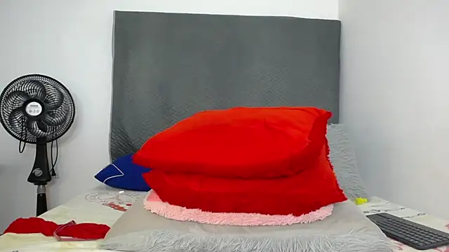 LoraineBigCockTs online show from 03-07-25, 04:55
