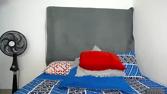 LoraineBigCockTs online show from 03-18-25, 09:10