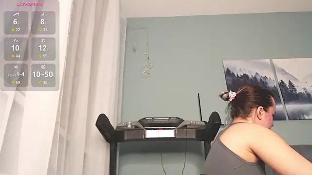 Snapshot of MilaniaCute chatting on 02-16-26, 04:03 MilaniaCute online show from 02-16-26, 04:03