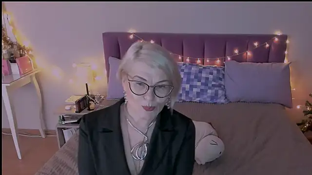 sabrinamacmarren online show from 01-07-25, 03:12