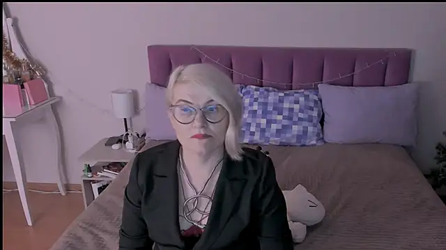 sabrinamacmarren online show from 01-17-25, 04:26