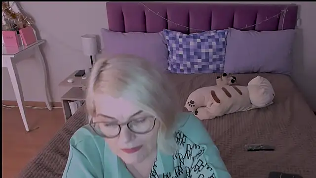 sabrinamacmarren online show from 01-19-25, 01:22