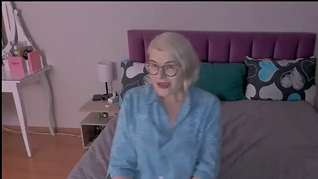sabrinamacmarren online show from 01-28-25, 03:04