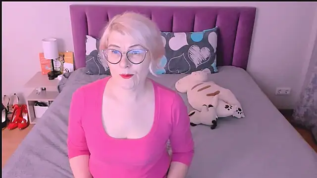 sabrinamacmarren online show from 10-16-25, 04:41