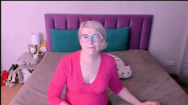 sabrinamacmarren online show from 11-07-25, 04:29