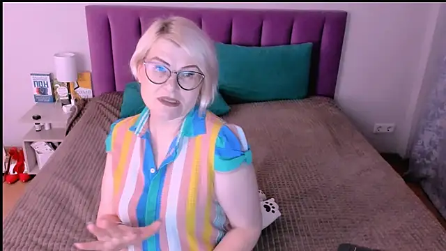 sabrinamacmarren online show from 11-12-25, 01:55